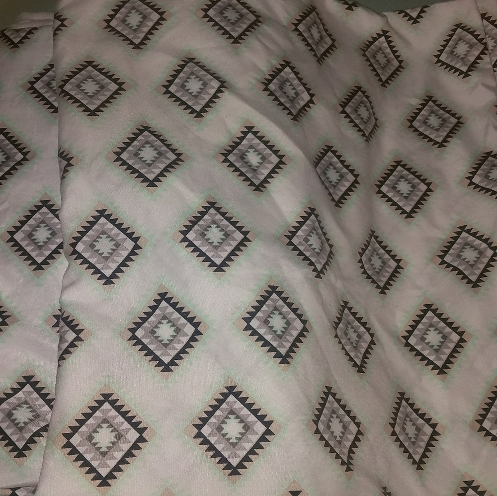 B) Twin sheets - Picture 2 of 2